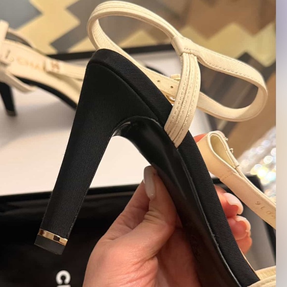 Chanel black and white CC heels, size 39. Excellent condition Women's Heels - Picture 5 of 10
